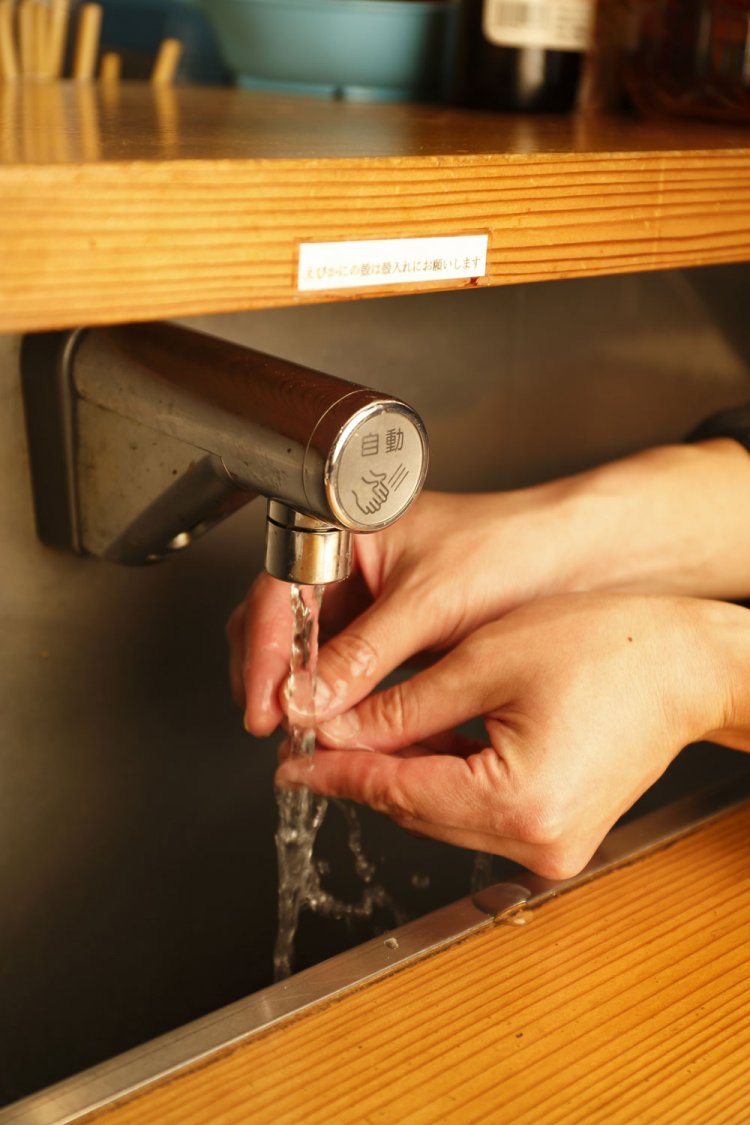 カウンターの上の蛇口で、すぐに手を洗えるのがうれしい。