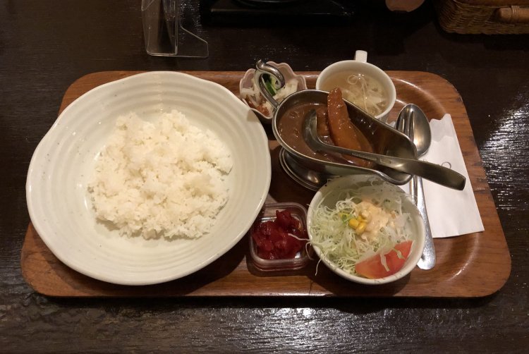今回は自家製辛口カレーライス 700円を頼んだ。