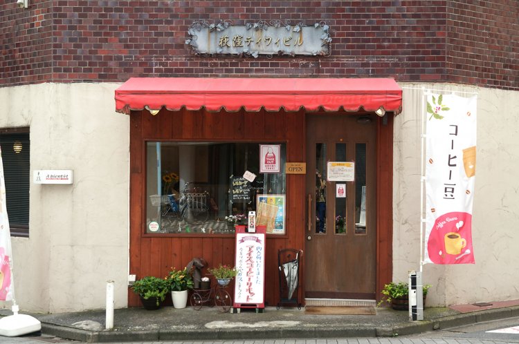 荻窪駅の喧騒から離れた静かなエリアにある。
