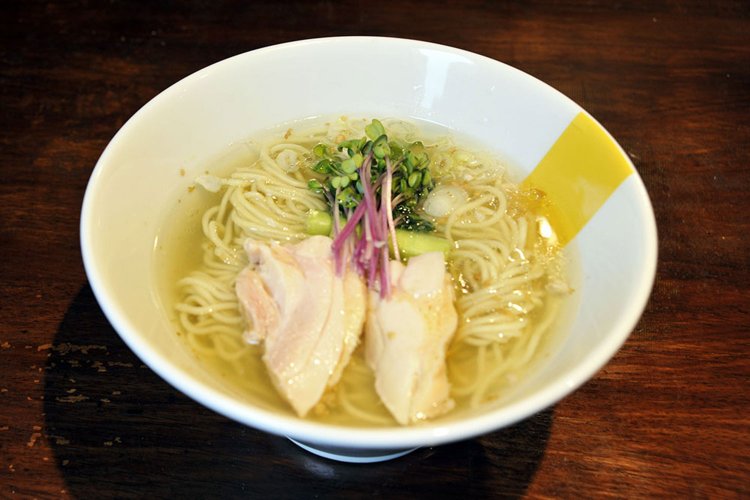 食べ進めていくと、体がどんどん熱くなるので汗かきは要注意だ。