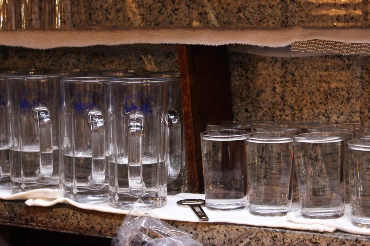 きれいに整列して出番を待つ焼酎たち。