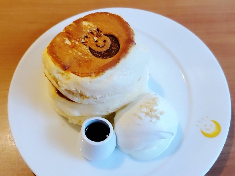 太陽パンケーキ 1264円（税別）