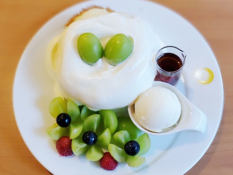 期間限定・土日数量限定 シャインマスカットパンケーキ 1773円（税別）。