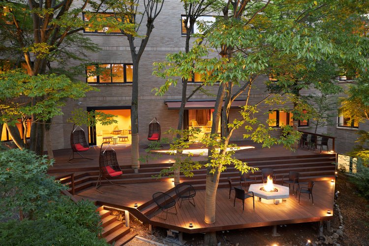 スイングチェアや足湯もあるスパラウンジ・ナカニワ