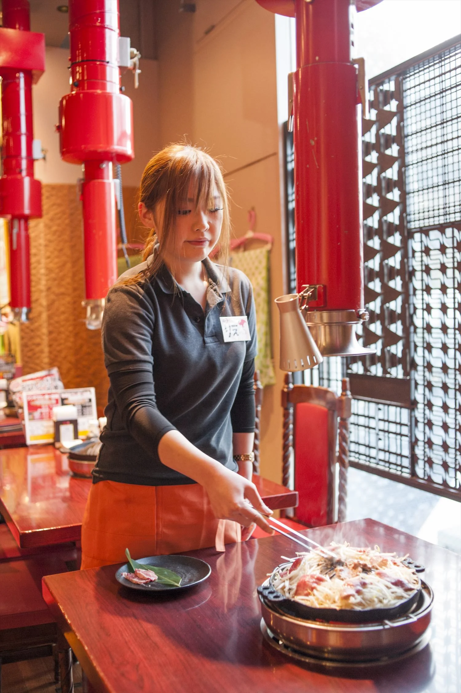 羊料理ブーム再熱 鍋や丸焼き ジンギスカンなど 神田 上野の羊がうまい店5選 さんたつ By 散歩の達人