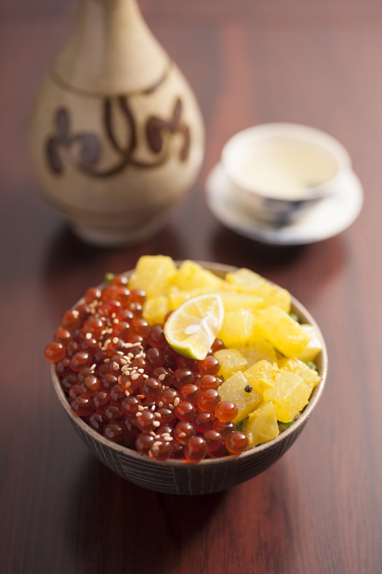 南インドの漬物にヒントを得た「いくらとウールガイののっけめし」850円。