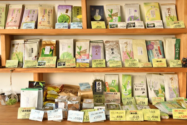 商品の茶葉はお店で合組（ブレンド）しない。作り手が見えるものが多い。