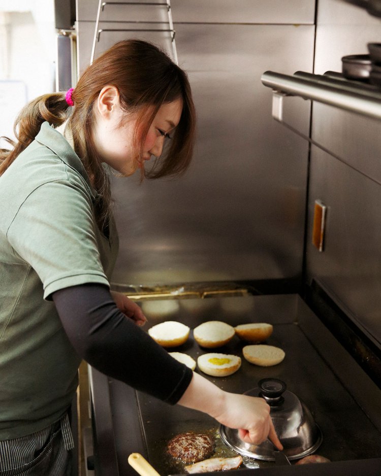 華やかで活気のある厨房。