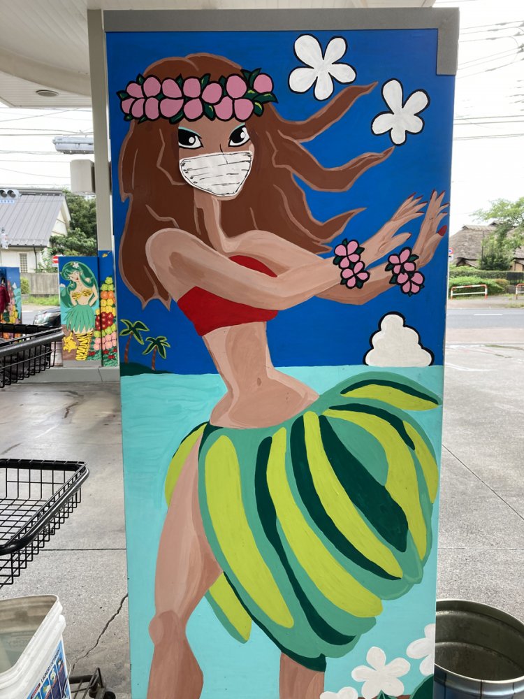 ガソリンスタンドの女子たちは紙マスク（狛江）