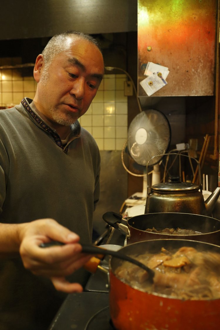 「テッポウやハラミの皮も入れてるぜ」と、ひそかに武藤敬司ポーズのお茶目なご主人。