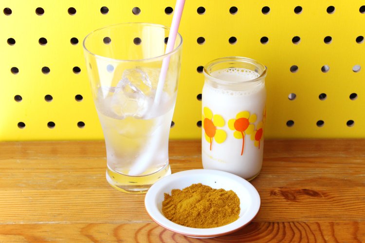 ここの分量はお好みで。カレー粉は底に沈むことを見越して、大きいスプーンに2杯くらい入れた。