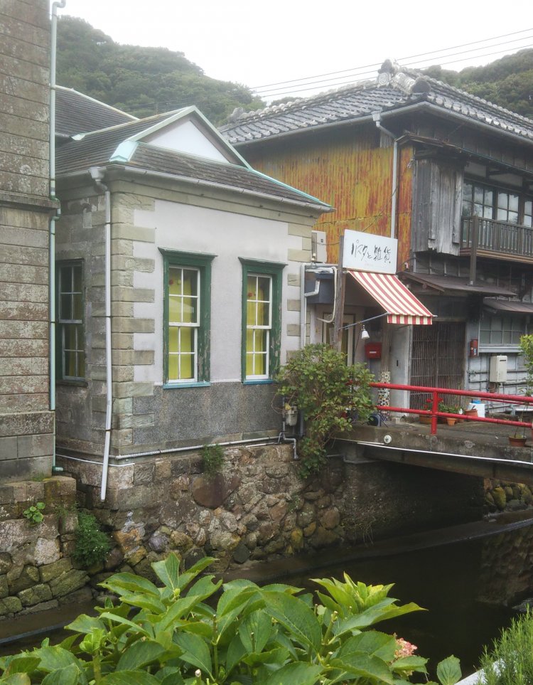 あけみが「さくら」の源氏名で働いていたスナック（外観）。ペリーロード沿い。