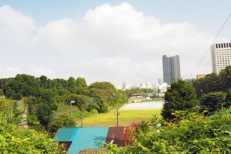 赤坂離宮の東門付近、紀伊国坂から四谷方面を望む。