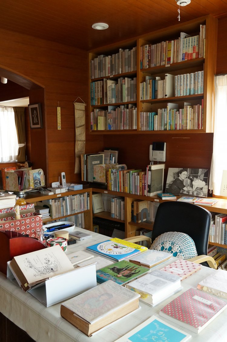 石井桃子記念 かつら文庫（公益財団法人東京子ども図書館分室）