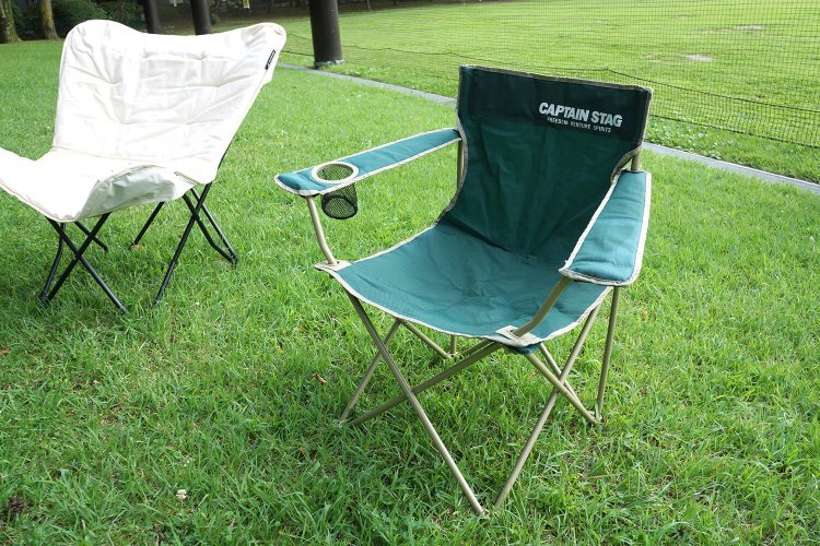 オーソドックスなラウンジチェア。