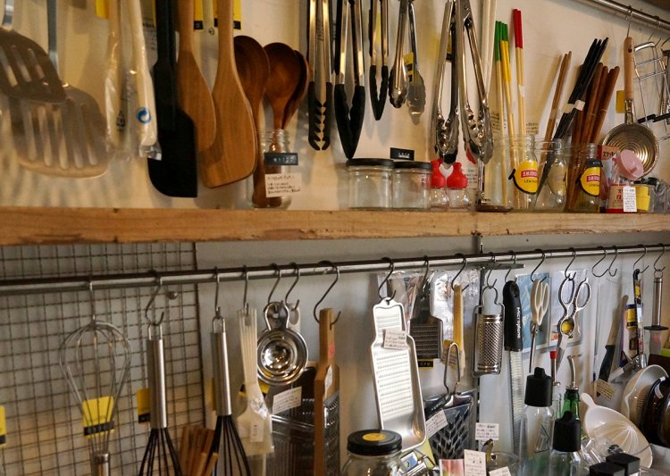 竹内さんセレクトの道具がずらり。手にとって確かめられる。