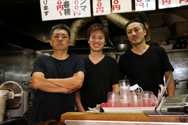 真ん中が店主の幸田さん、左がスタッフの河西さん、右が竹村さん。ちなみに河西さんはお店の隣にある不動産屋を営んでいると聞いてびっくり。