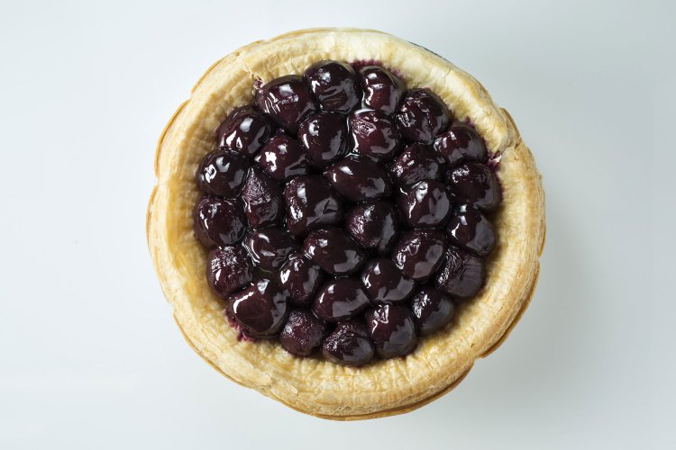 チェリーパイ。中ホール(約4人分)1440円。消費期限冷蔵で2日。