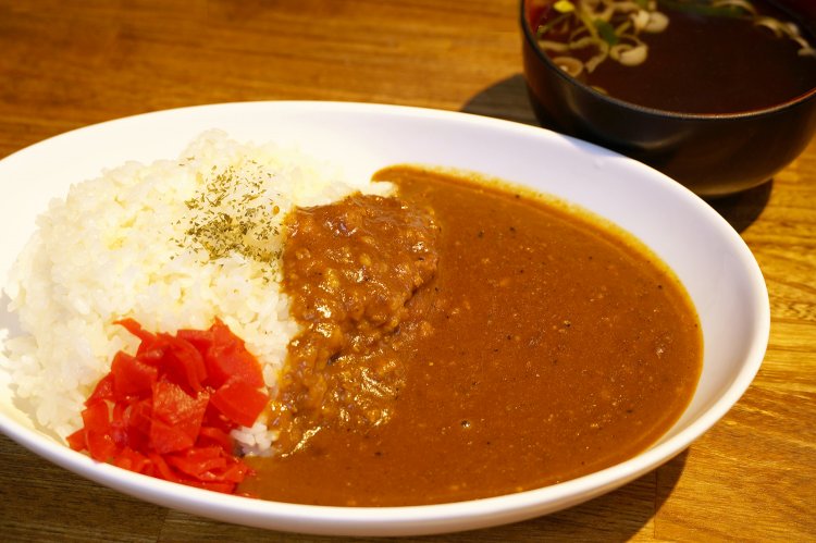 隠し味は、コーヒーやトマトジュース、カルピスに加え、紅生姜の汁に中華スープという。