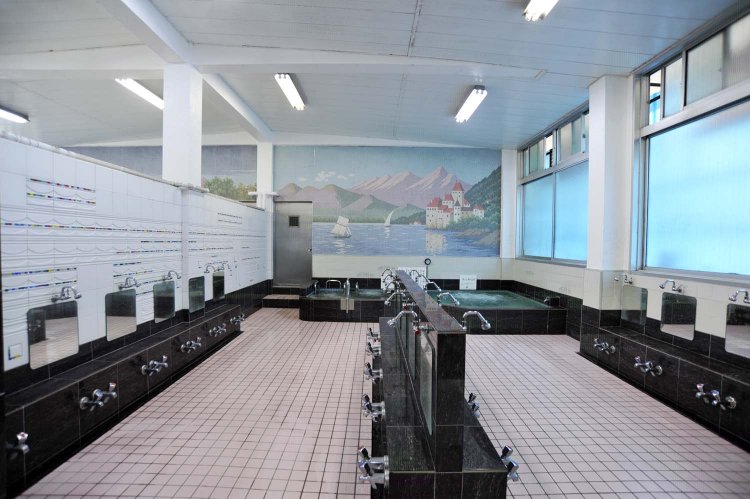 2019年、タイルの貼り替えを行ったこともあり、浴室は清潔感にあふれている。