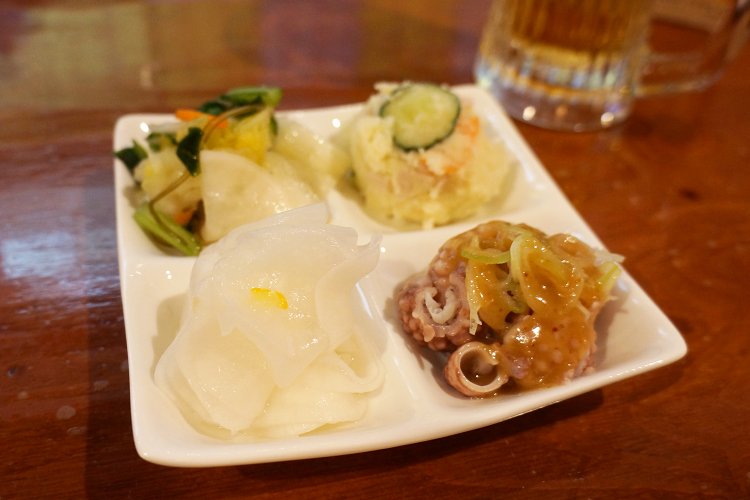 お好み4品盛450円が、スタートにぴったり。