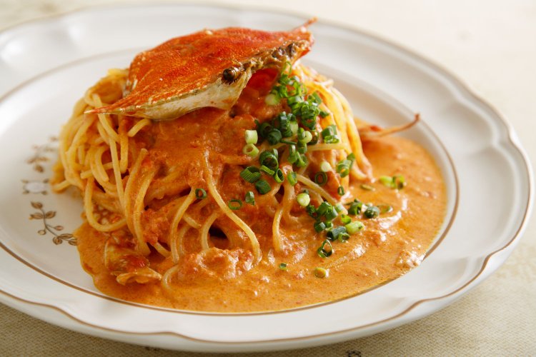 渡り蟹のトマトクリームスパゲッティ1580円。