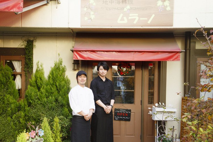 イタリアンベースの地中海料理の店。中村さん(左)と、遠藤正大さんの2人で切り盛り。
