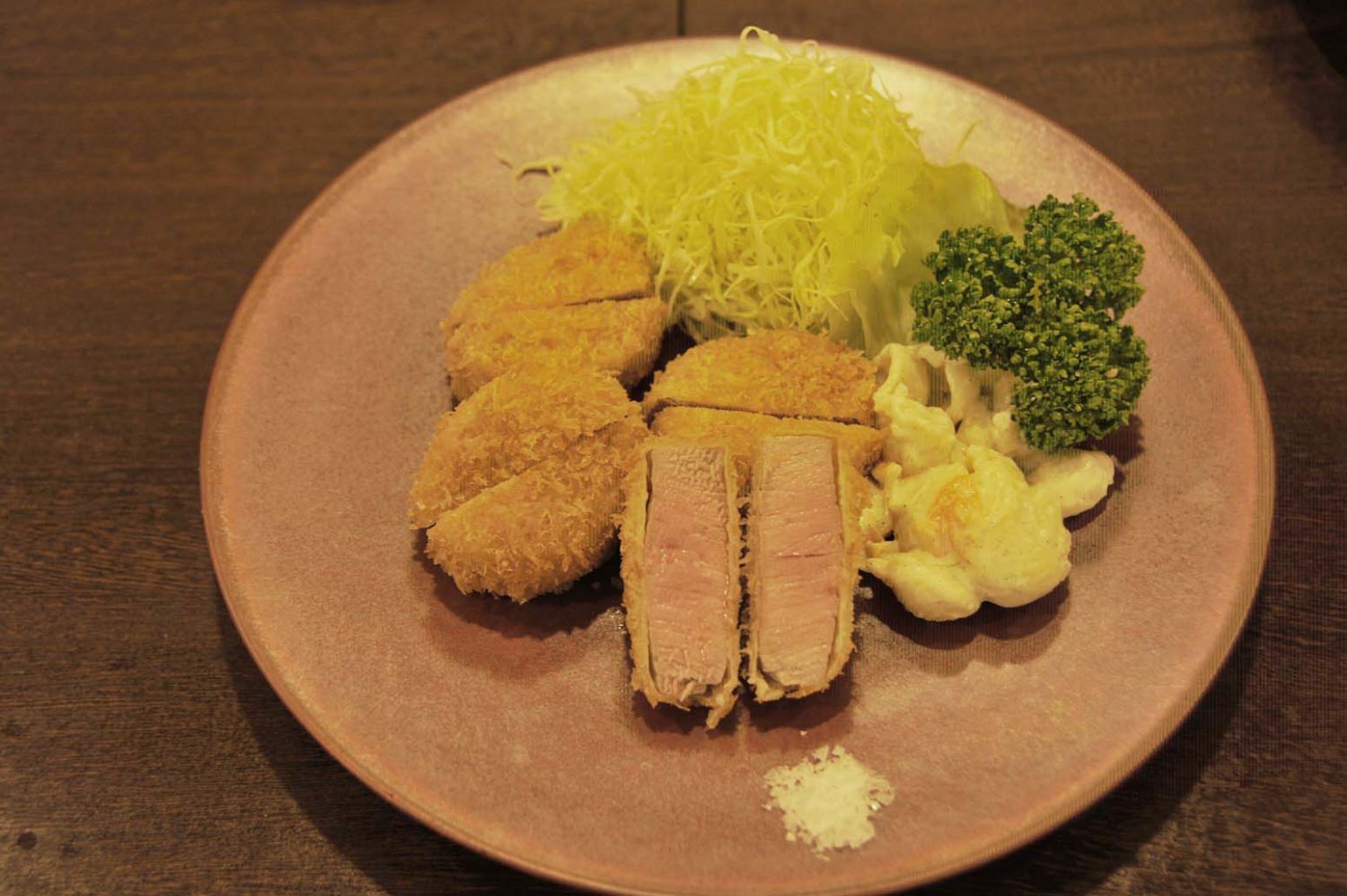 旭軒（神田 / とんかつ）｜さんたつ by 散歩の達人