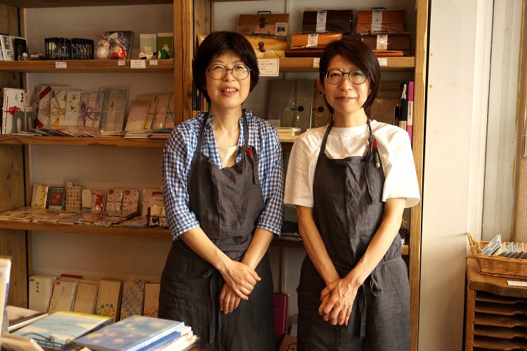 左が姉の久美さん、右が妹の律子さん。