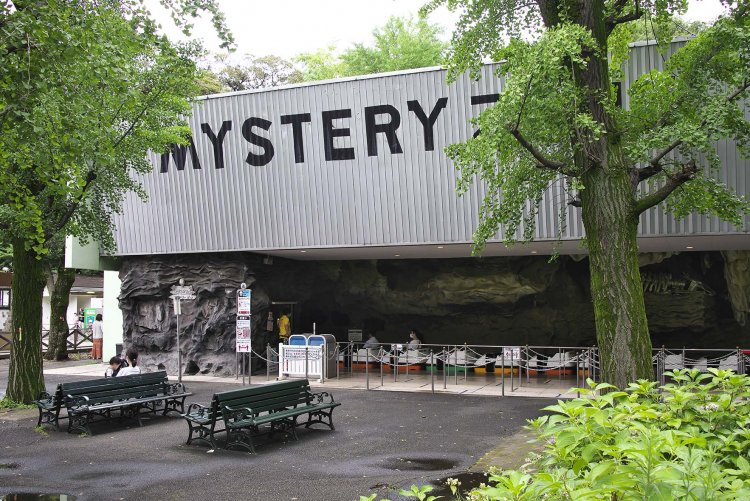 2人乗りの車で行くミステリーゾーン