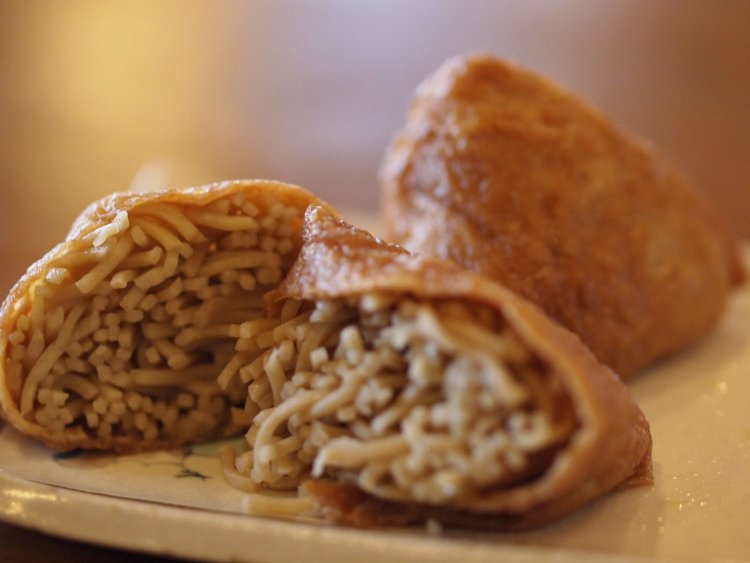 先々代が考案した名物「そばいなり」は9月下旬〜5月の季節限定。