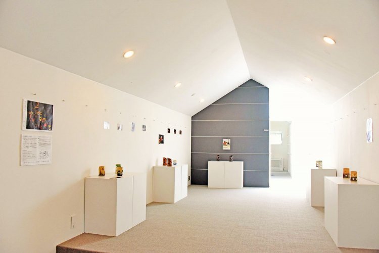 8月中旬「陶の小径」で開かれる『十六夜まつり』（今年は中止）の展示。