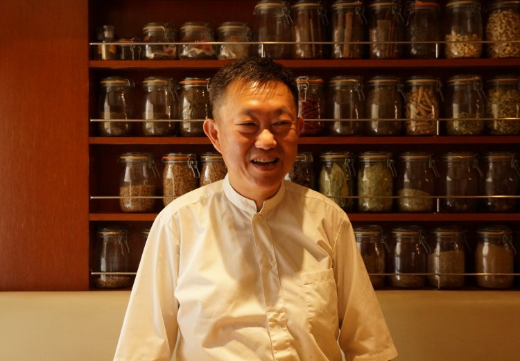 店長兼オーナーシェフの佐藤さんは、カレー好きが高じて脱サラし、店を開店。