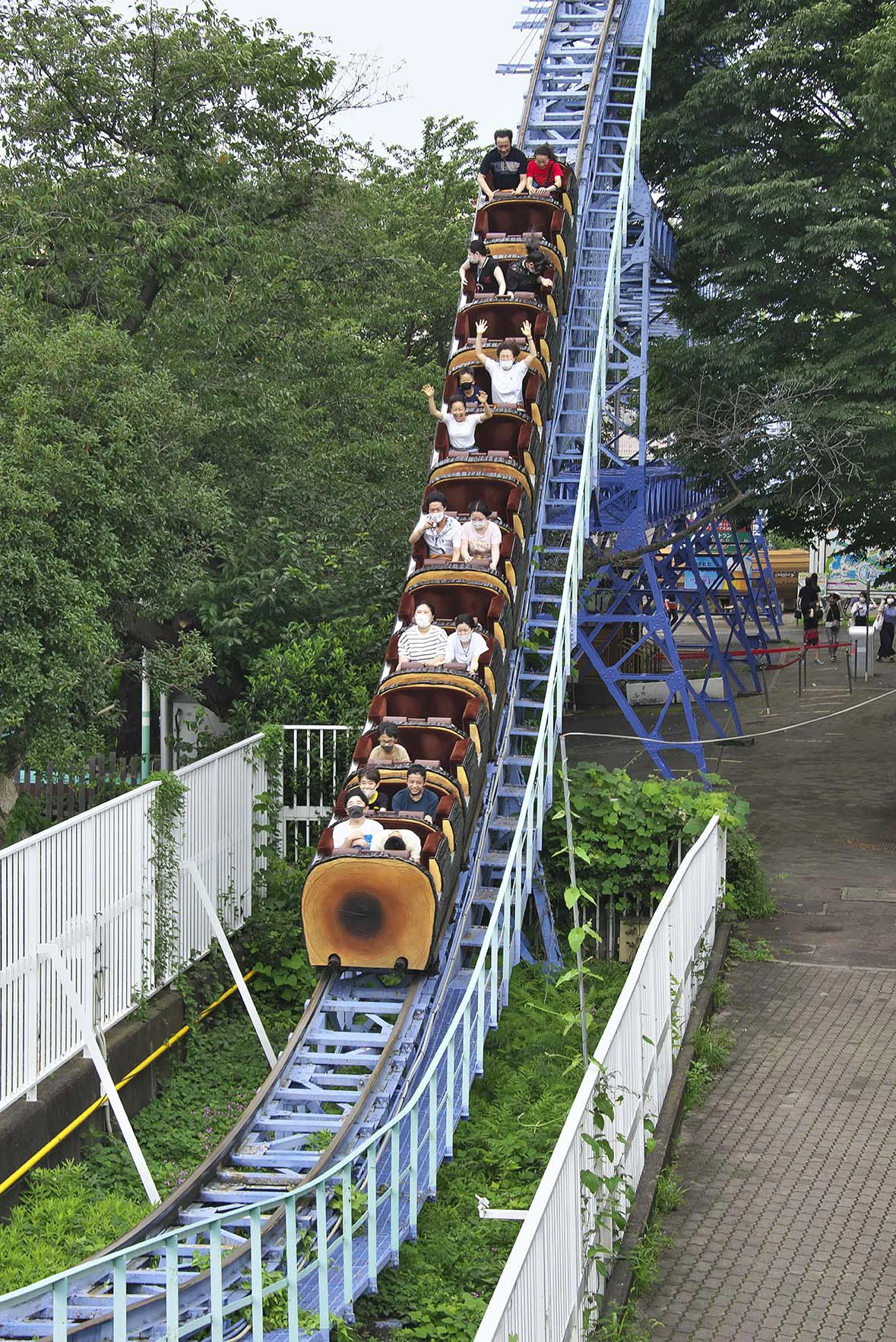 フライングパイレーツ 流れるプール イーグル メリーゴーラウンド 閉園する としまえん の100年に及ぶ歴史と歴代人気アトラクションを総ざらい さんたつ By 散歩の達人