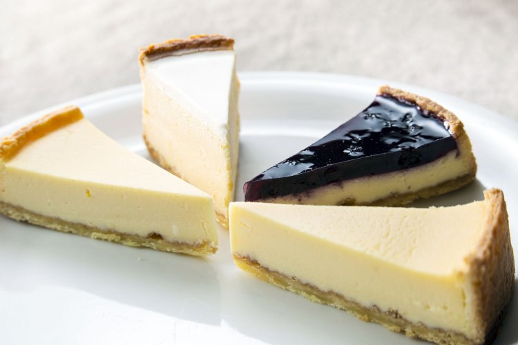 チーズケーキ(ナチュラル、メロー、ブルーベリー、サワーソフト)、4種セット1600円。賞味期限は販売日より5日。