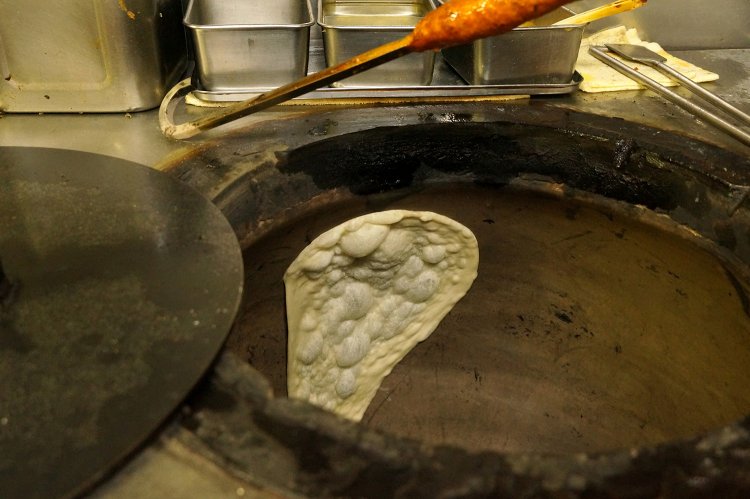 本場のナンやシークカバブを楽しむにはタンドール窯が必須だ。