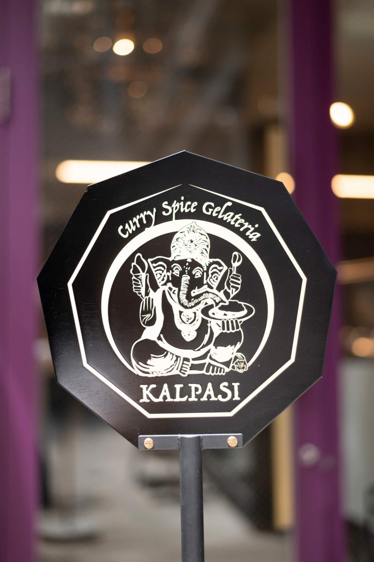 店は路地の奥まった場所にあり、通りからは見えない。道を間違えたかな、と自分を疑うかもしれないが、怯まず進めば見つかるはず。