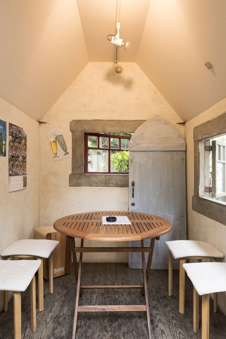 小屋はエアコン完備。