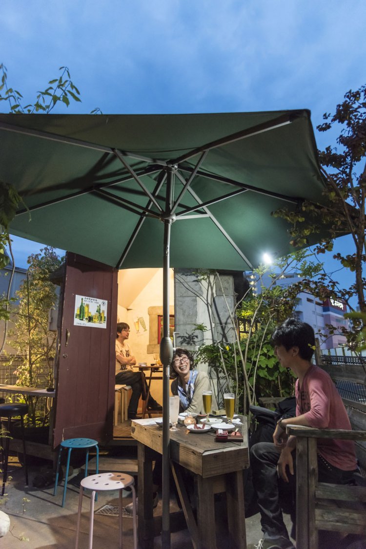 要予約で食材持ち込みのBBQも可。機材は店から貸し出し。3時間 1万1000円～。