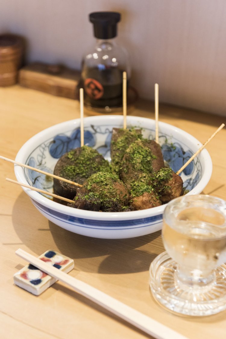 静岡おでんの出汁は、毎日注ぎ足す。