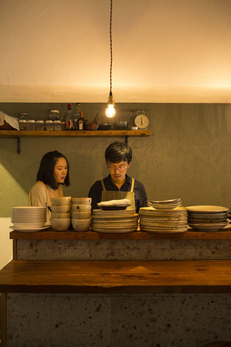 店名は愛するキノコの名前、と笑う今村夫妻。