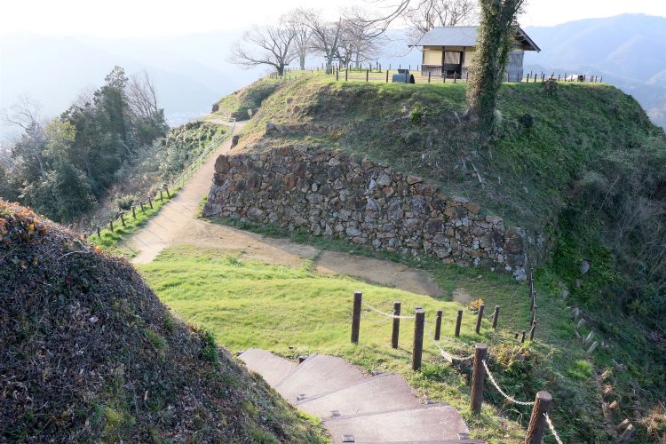 こちらは本丸側より。高さだけでなく幅も相当ある。