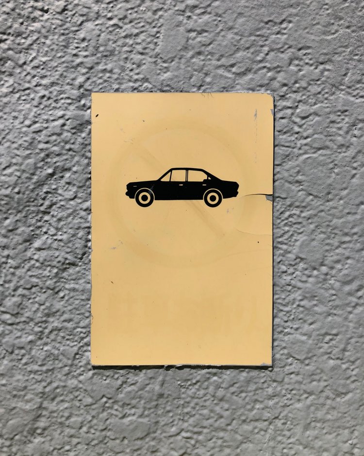 The black car《黒い車》