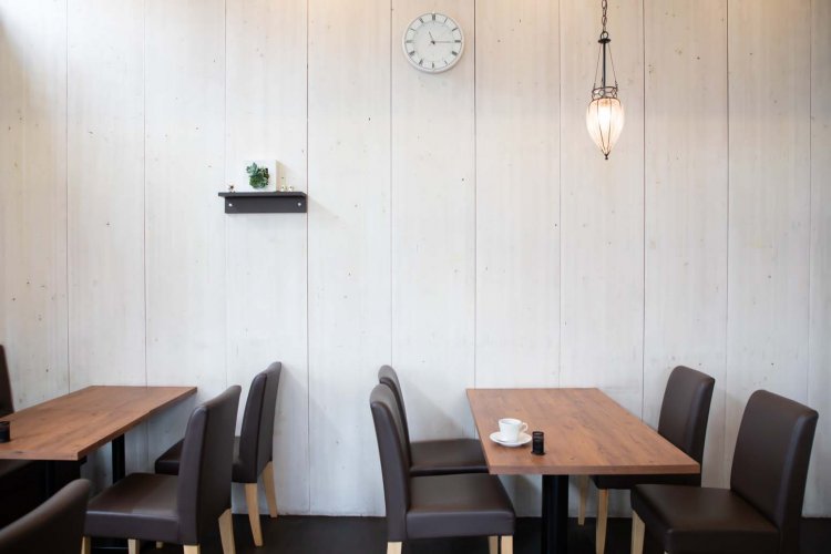 あくまでシンプル＆ナチュラルにまとめられた店内。