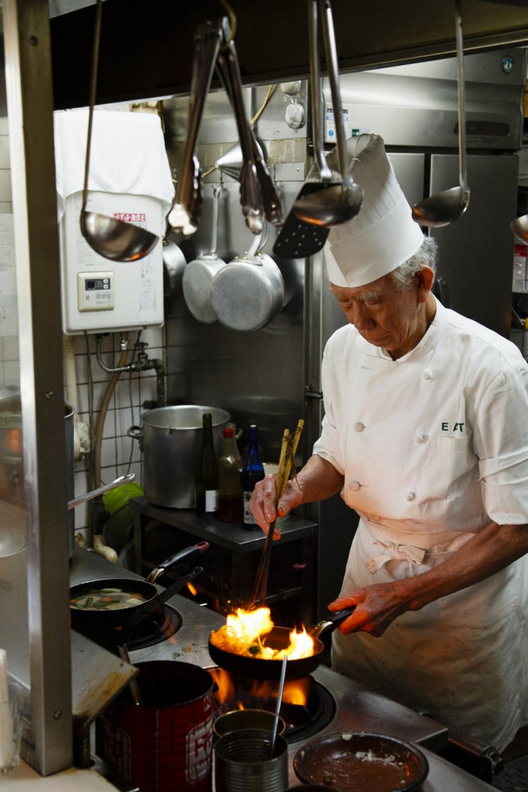 「すばやく、いい仕事をするのが本当の職人」と政明さん。