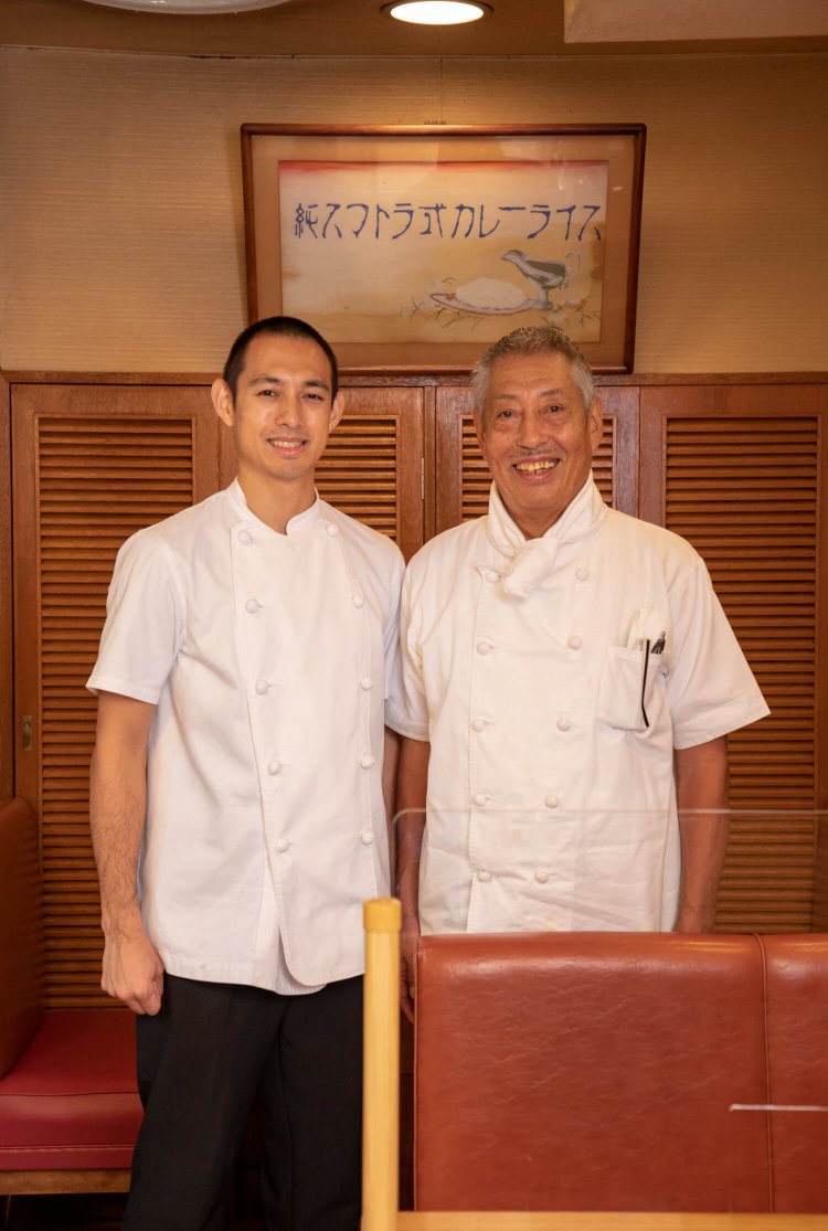 3代目の宮川泰久さんと、消防士から転職したという後継ぎの悠太さん。