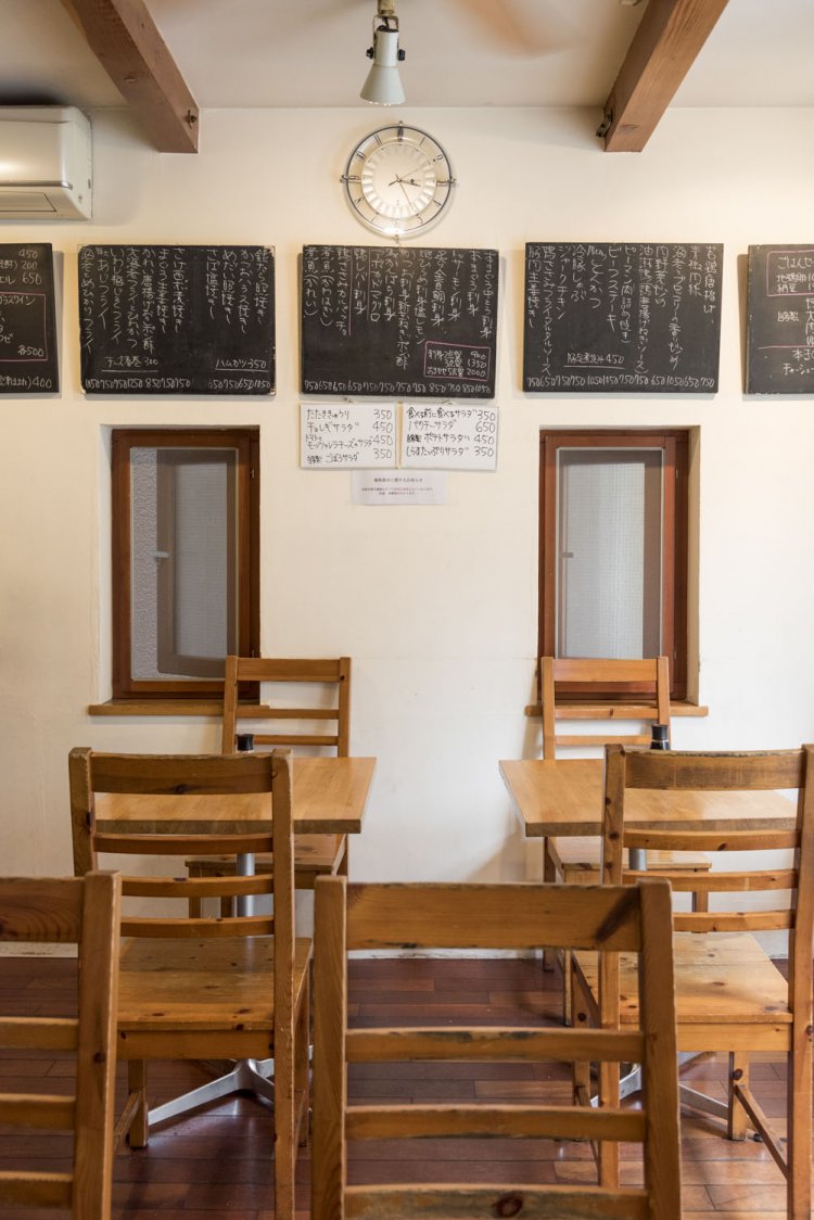 女性も入りやすいようにと改装時にカフェ風に変身。