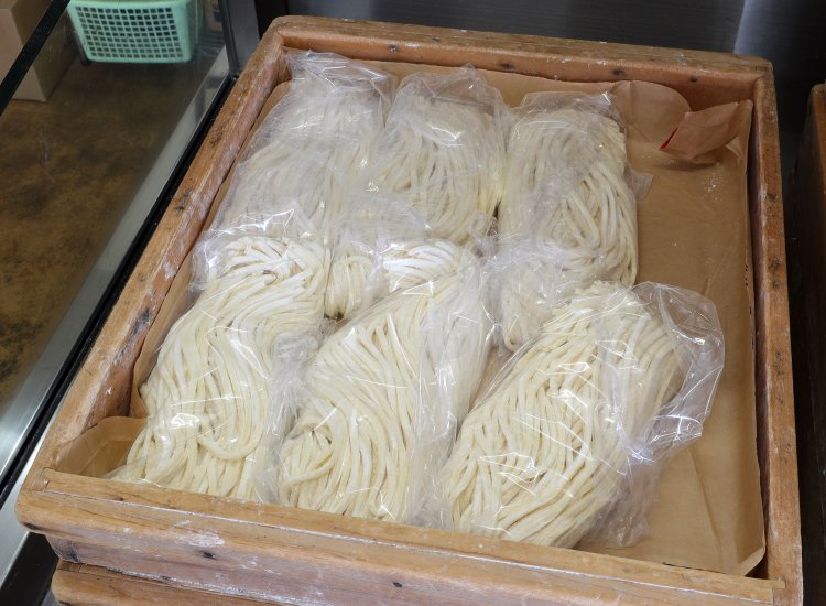 粉は北海道産100％で、コシの強さが魅力だ。