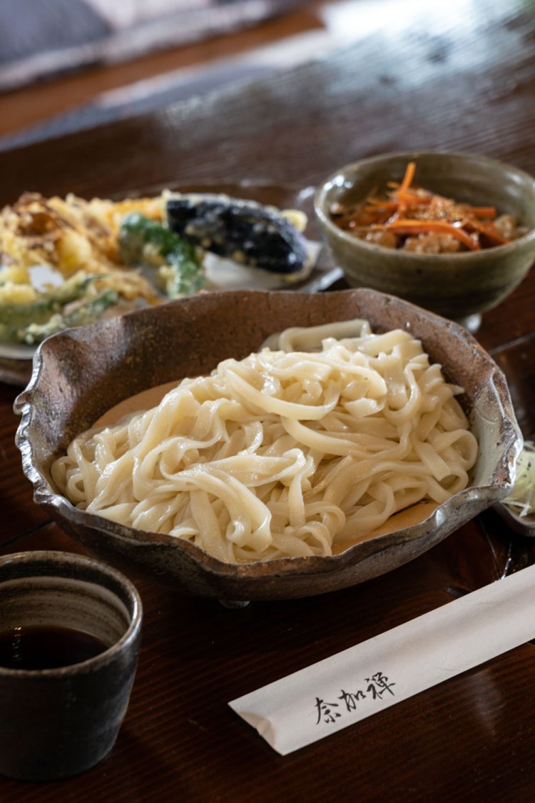 うどんもりセット1100円。