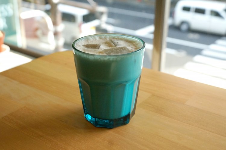 バナナミルク300円。追加注文は受け付けないので、カレーといっしょにオーダーを。